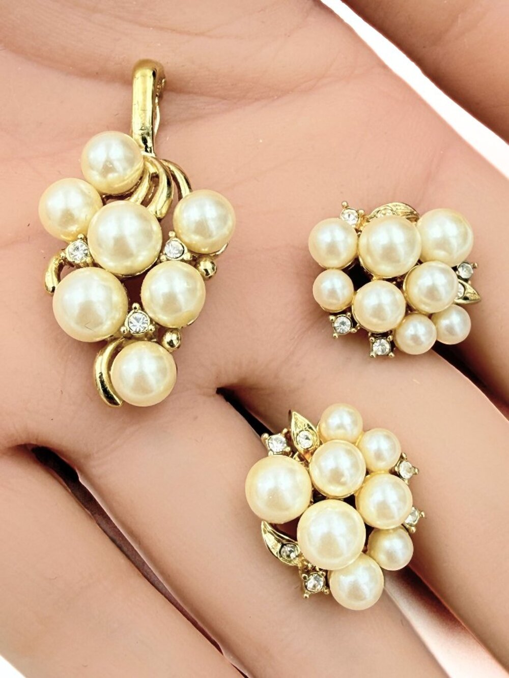 Marvella Designer Classic Clustered Faux Pearl Rhinestones Pendant Earrings Set